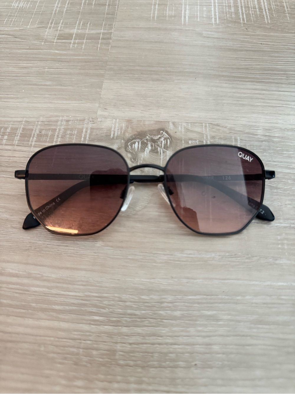 QUAY Big Time 126 Black Metal Brown Gradient Sunglasses